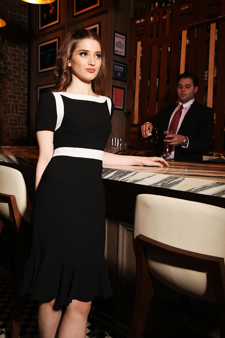 Colorblock Crepe Dress with Flounce Detail - Image 4
